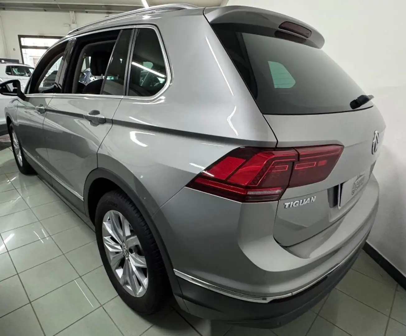 
								Volkswagen Tiguan 2.0 TDI DSG Advanced BMT full									