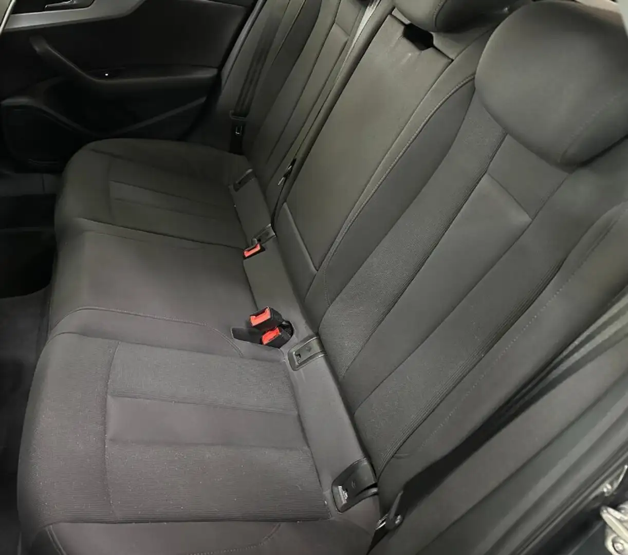 
								Audi A4 Avant 2.0 TDI 122CV S tronic Business full									