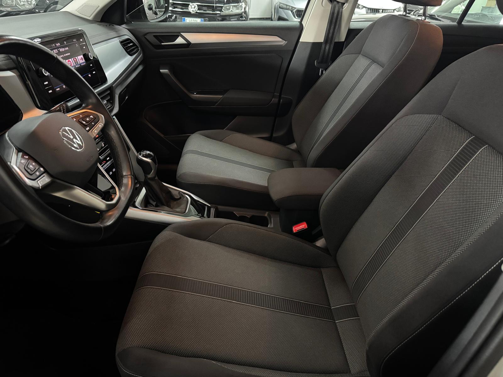 
								Volkswagen T-Roc 1.0 TSI Life full									