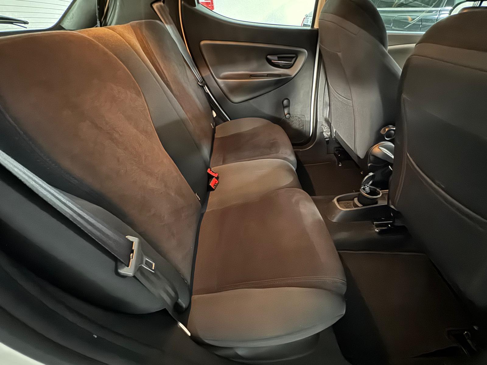 
								Lancia Ypsilon 1.2 69CV 5 porte Gold full									