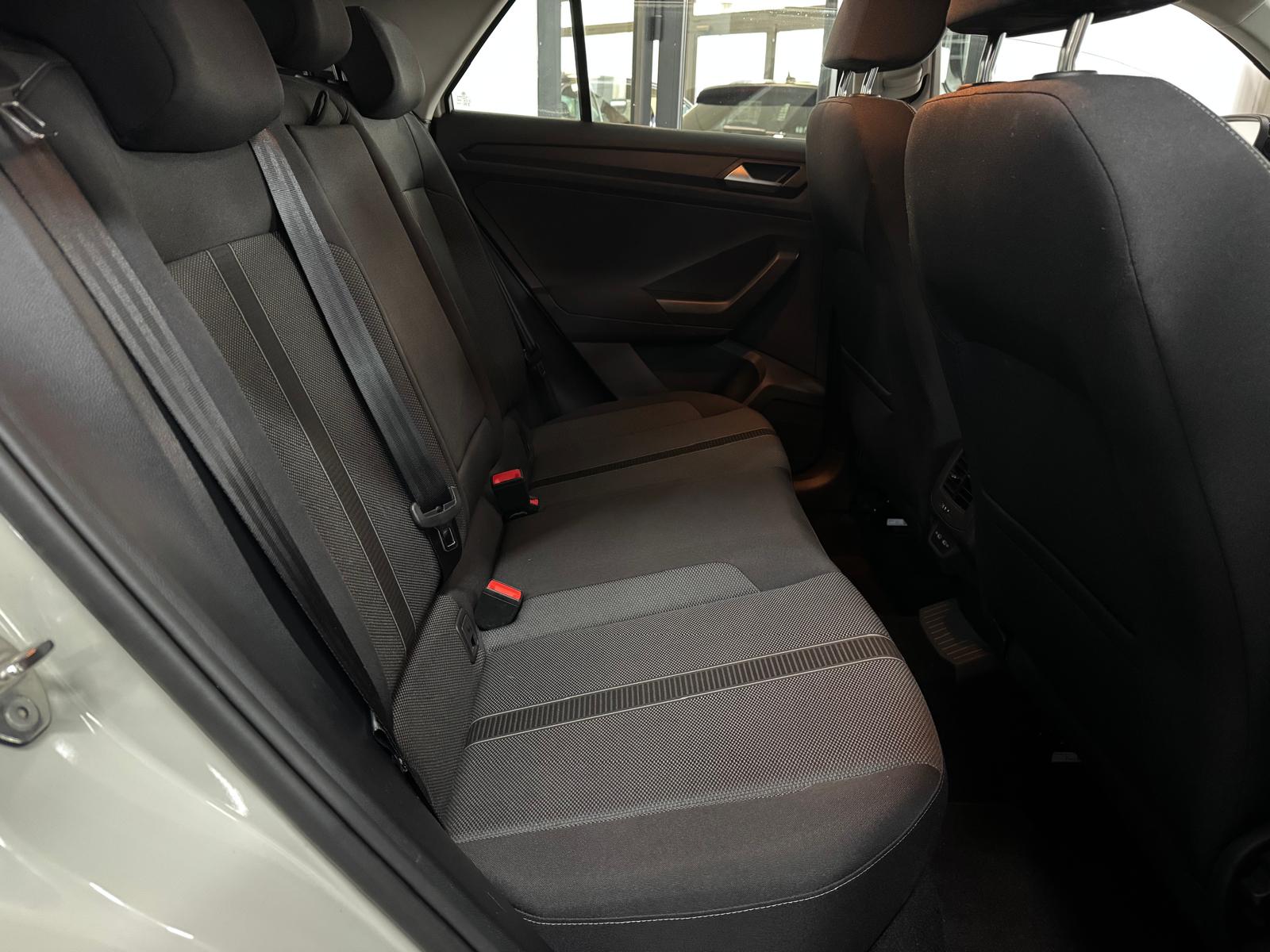 
								Volkswagen T-Roc 1.0 TSI Life full									