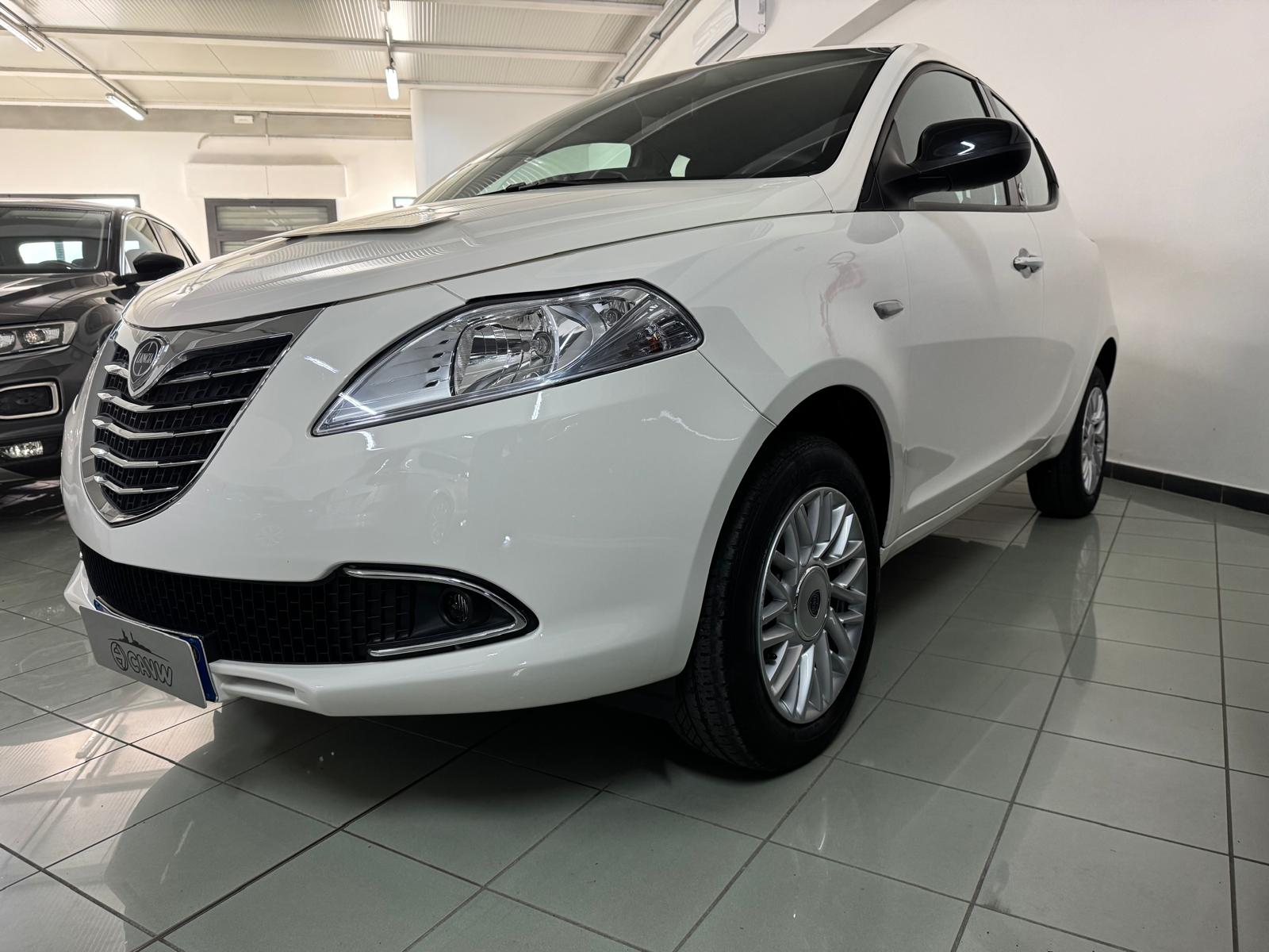 
								Lancia Ypsilon 0.9 TwinAir 85CV 5porte full									