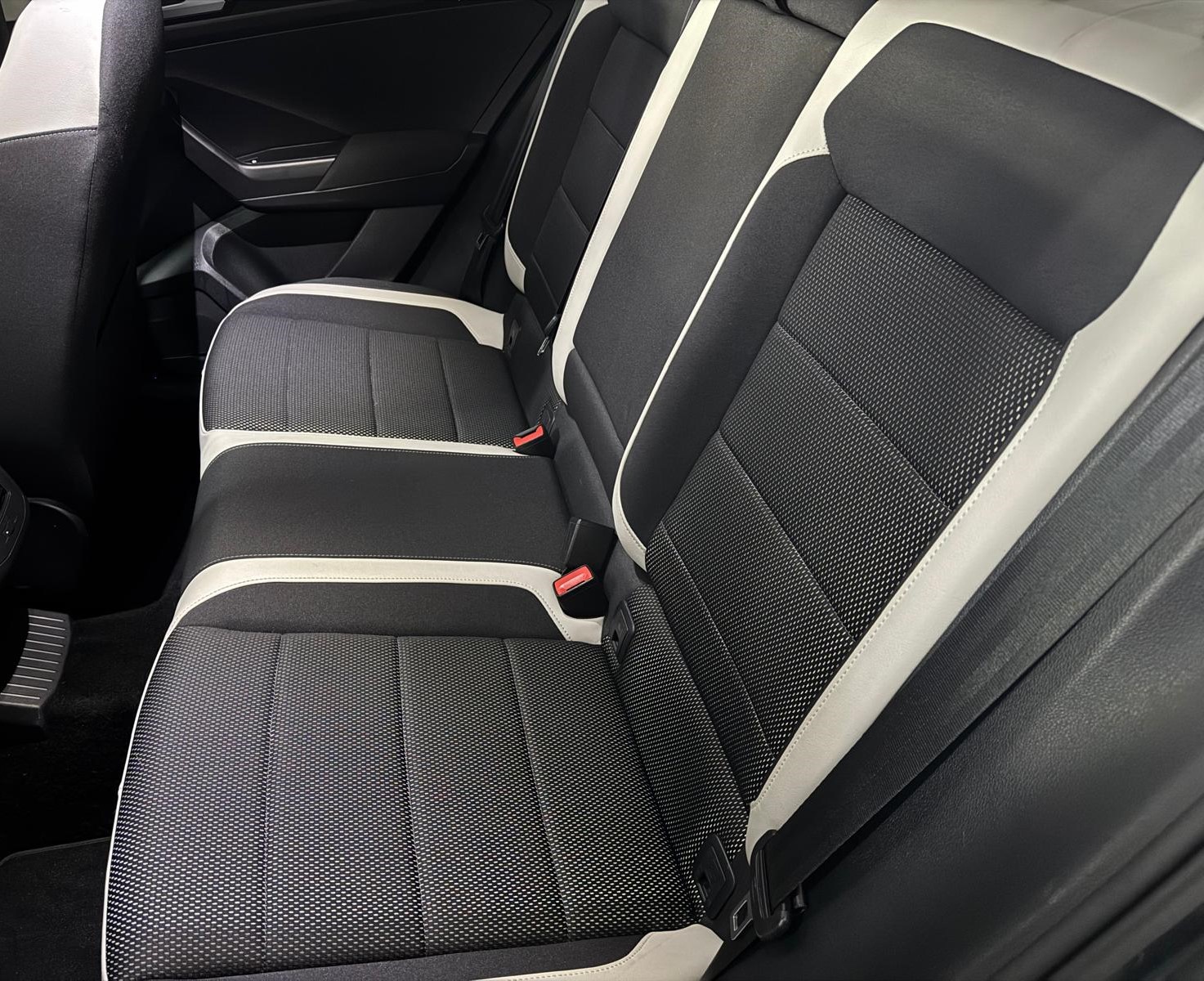 
								Volkswagen T-Roc 1.6 TDI SCR Advanced BMT full									