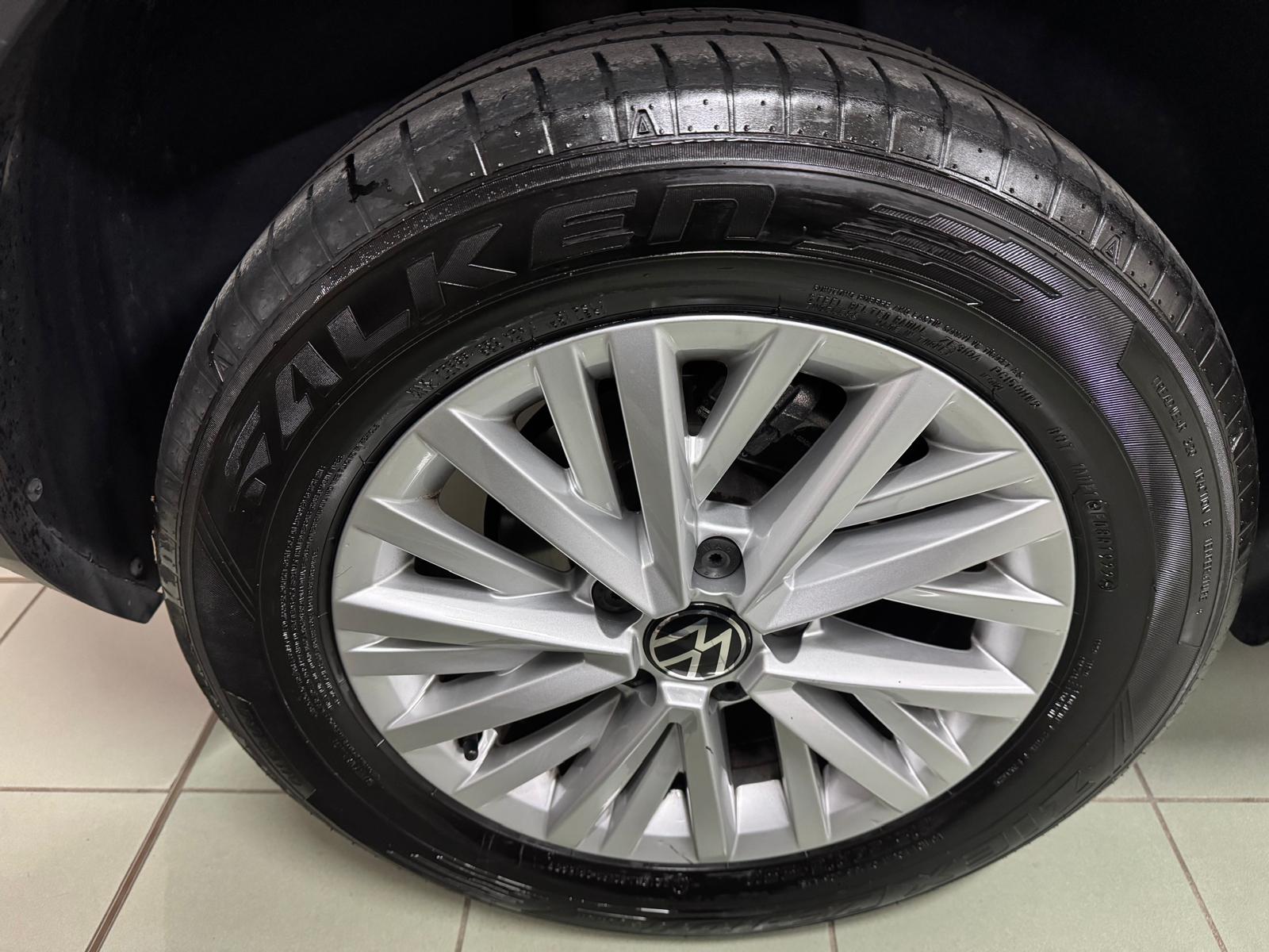 
								Volkswagen T-Roc 1.0 TSI Life full									