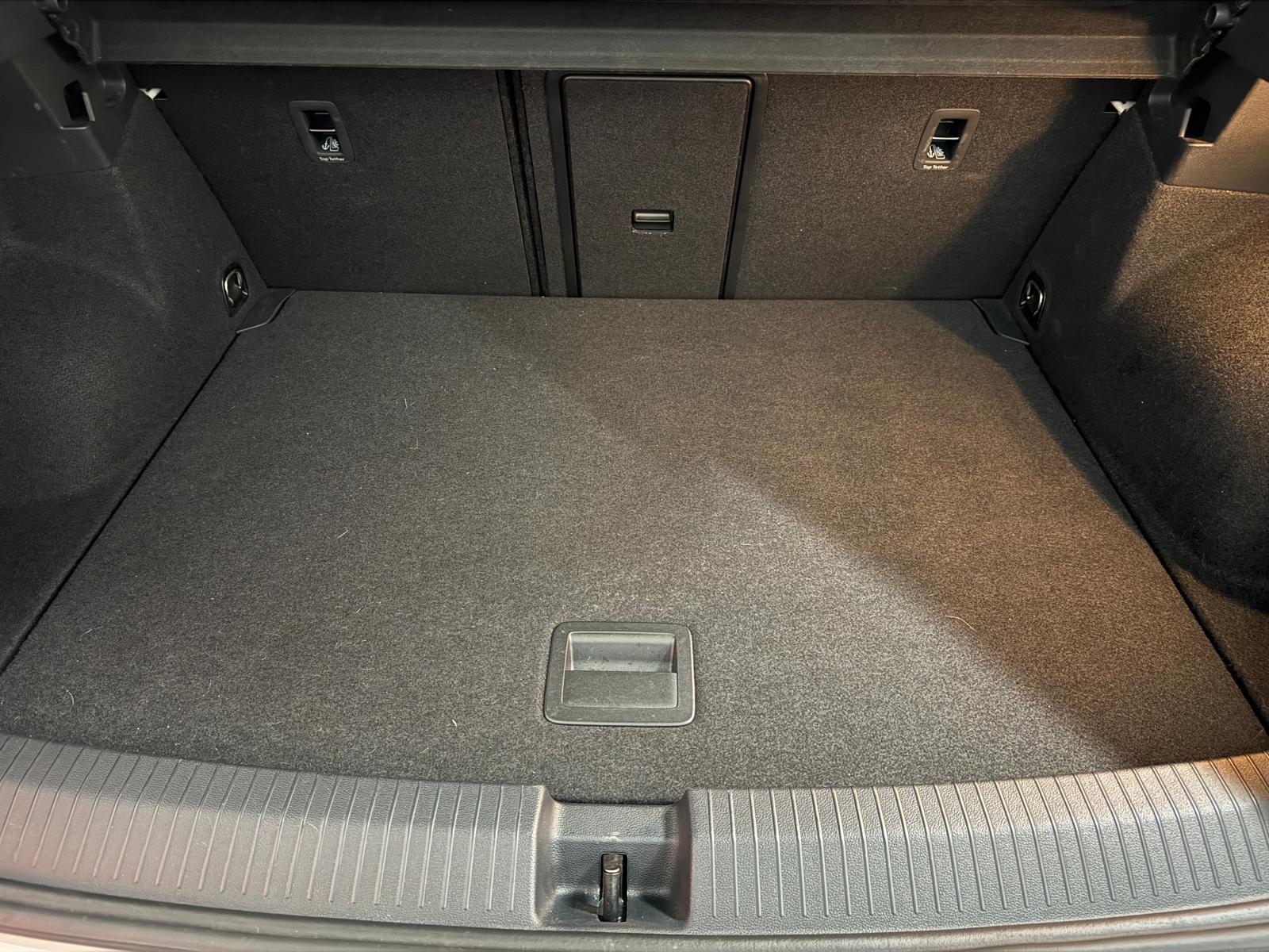 
								Volkswagen T-Roc 1.0 TSI Life full									