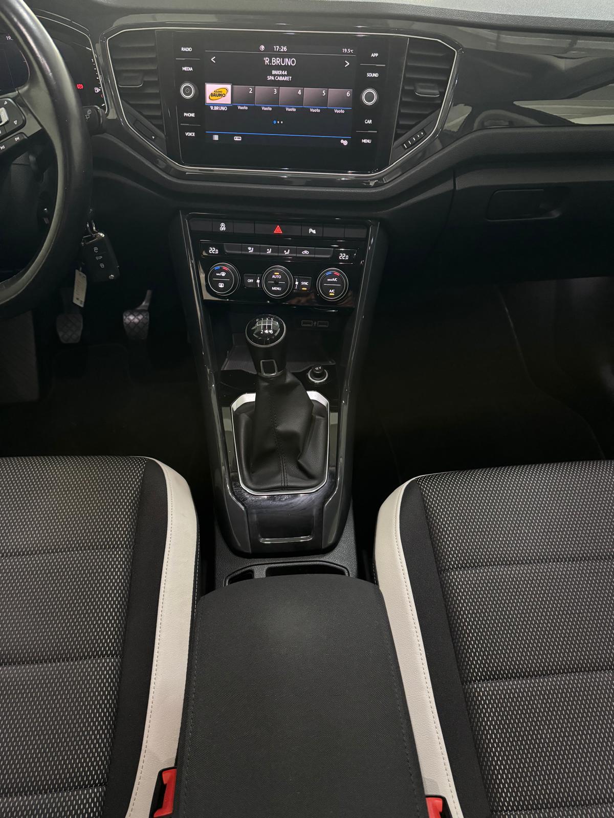 
								Volkswagen T-Roc 1.6 TDI SCR Advanced BMT full									