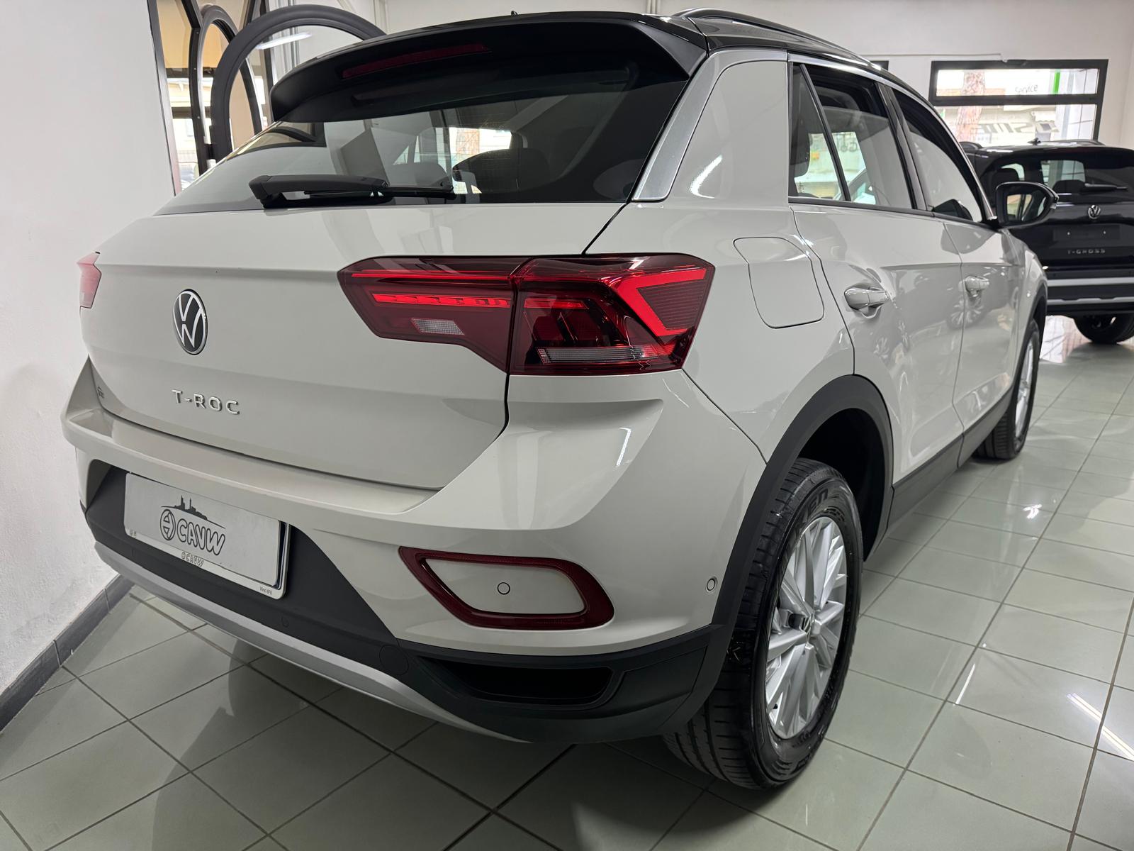 
								Volkswagen T-Roc 1.0 TSI Life full									